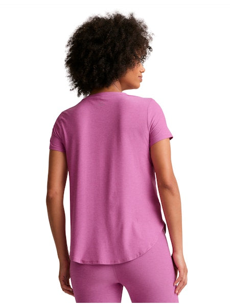 BEYOND YOGA FEATHERWEIGHT ON THE DOWN LOW TEE SUNSET VIOLET HEATHER
