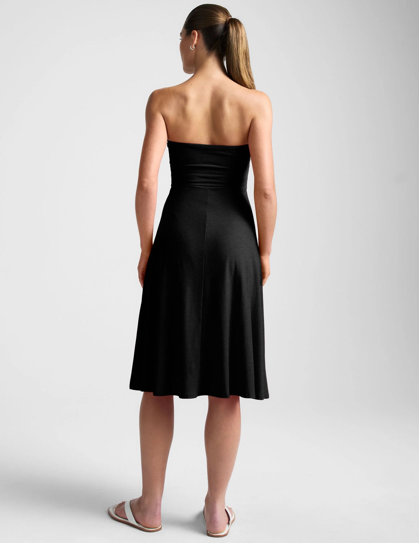 BEYOND YOGA FEATHERWEIGHT SPACEDYE STRAPLESS DRESS DARKEST NIGHT