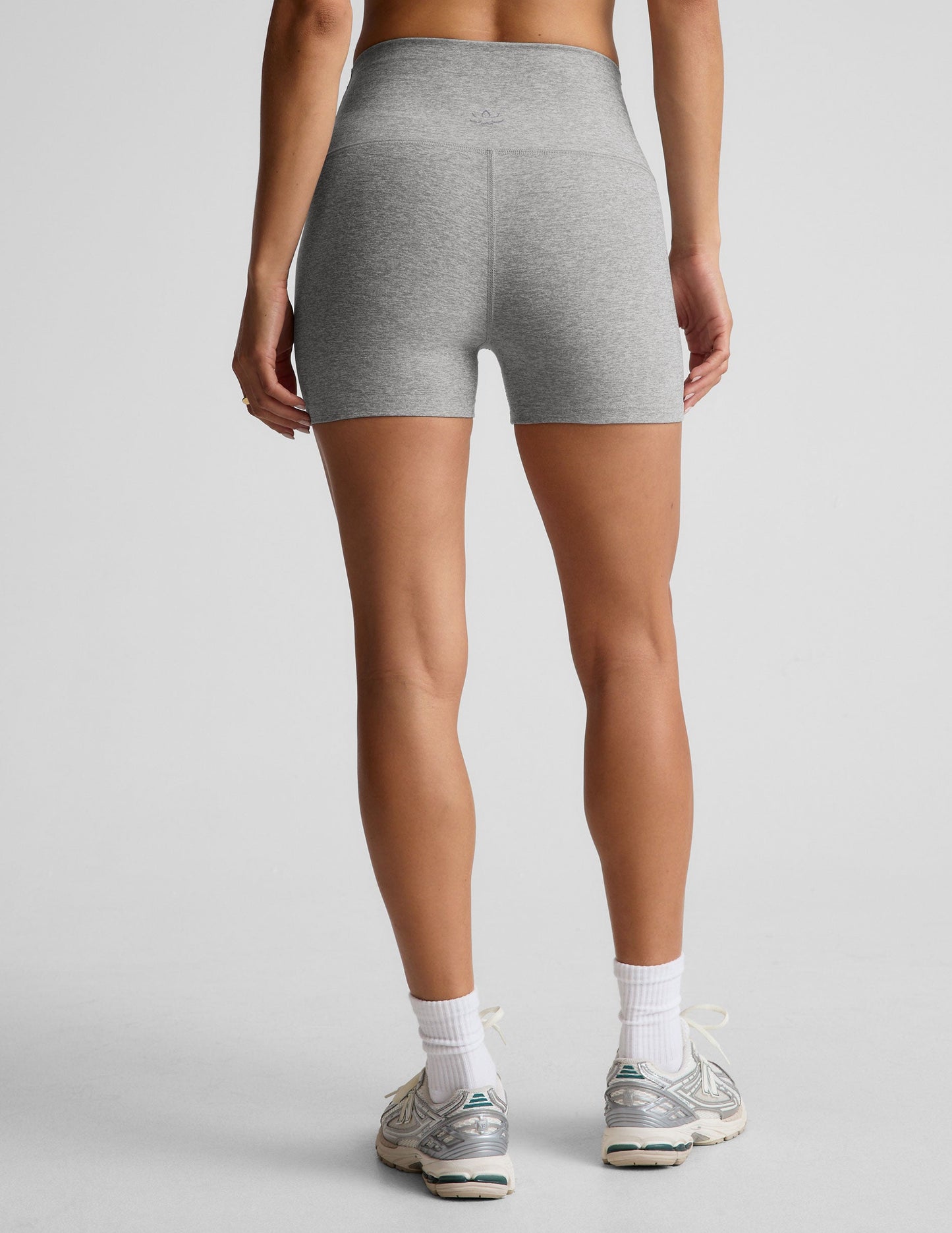 BEYOND YOGA SPACEDYE KEEP PACE 3" SHORT SILVER MIST