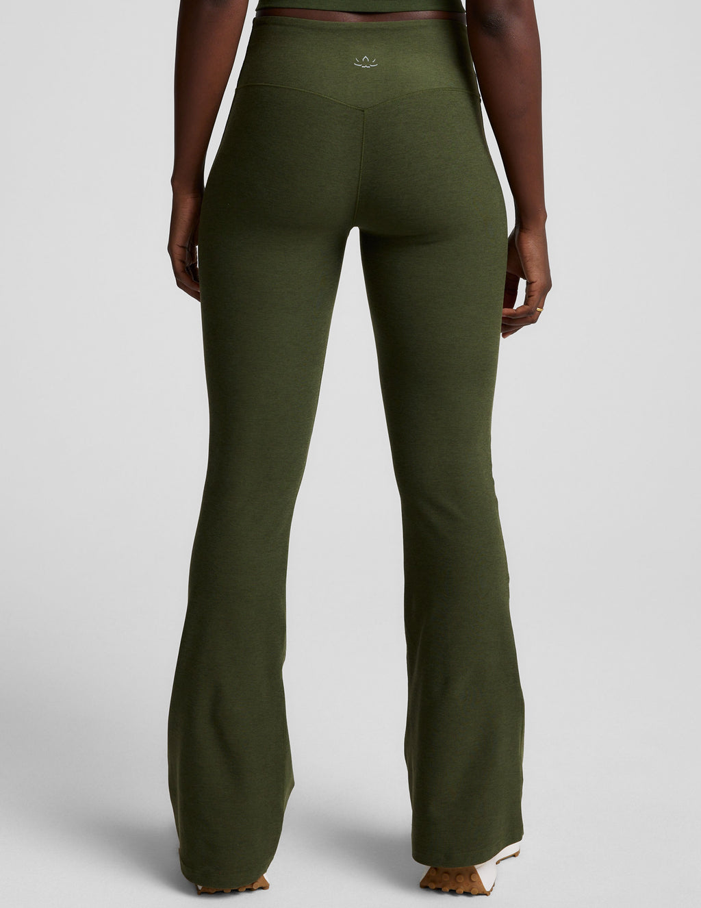 BEYOND YOGA SPACEDYE MID RISE BOOTCUT PANT ARMY GREEN HEATHER