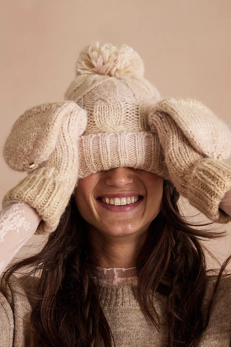 FREE PEOPLE RAINBOW RUN HAT + GLOVE SET IVORY