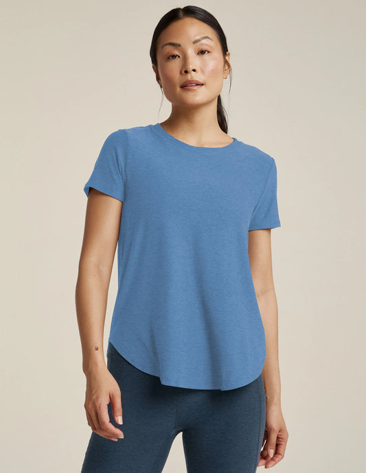 BEYOND YOGA FEATHERWEIGHT ON THE DOWN LOW TEE CALI BLUE HEATHER