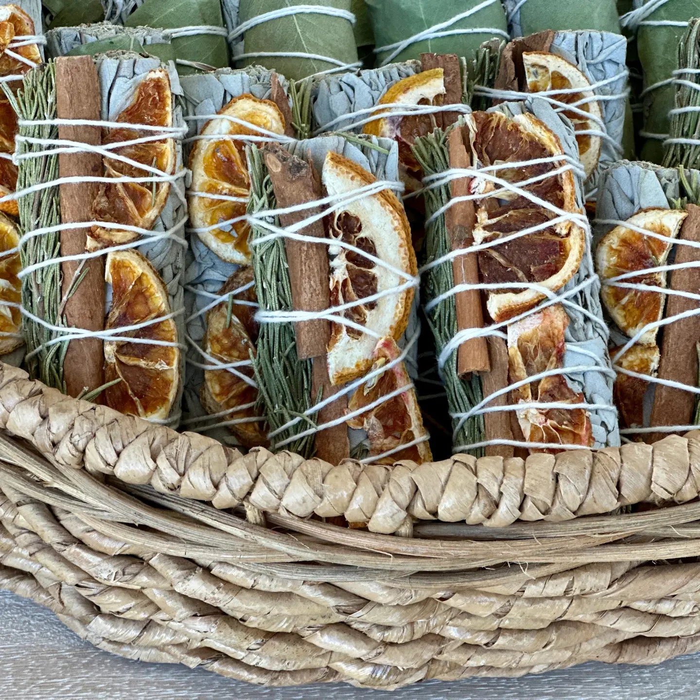 PICKI NICKI White Sage Sticks with Orange Slices, Cinnamon & Rosemary