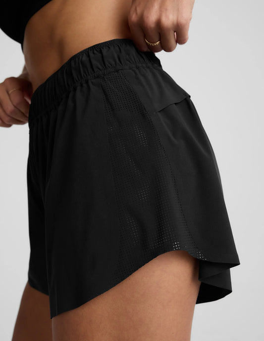 BEYOND YOGA SOLEMATE 2.5 SHORT BLACK