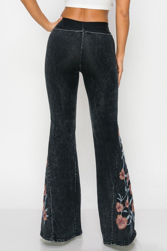T PARTY FLOWER EMBROIDERY FLARE PANTS MINERAL BLACK