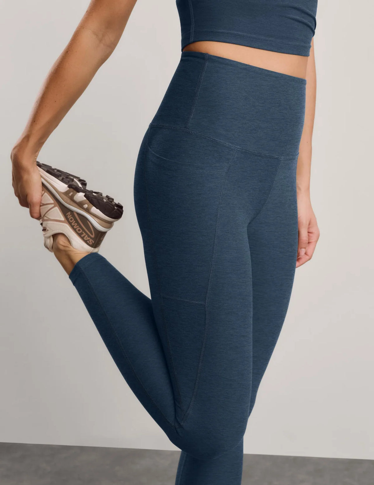BEYOND YOGA SPACE DYE OUT OF POCKET HIGH WAISTED MIDI LEGGING BLUE TUNDRA HEATHER