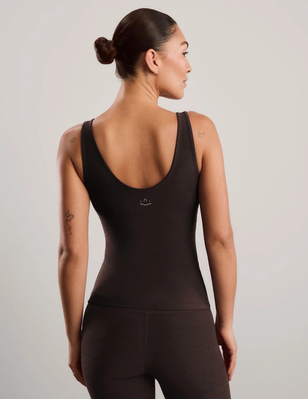 BEYOND YOGA SPACEDYE GOOD DAY CROPPED TANK DARK CHOCOLATE HEATHER