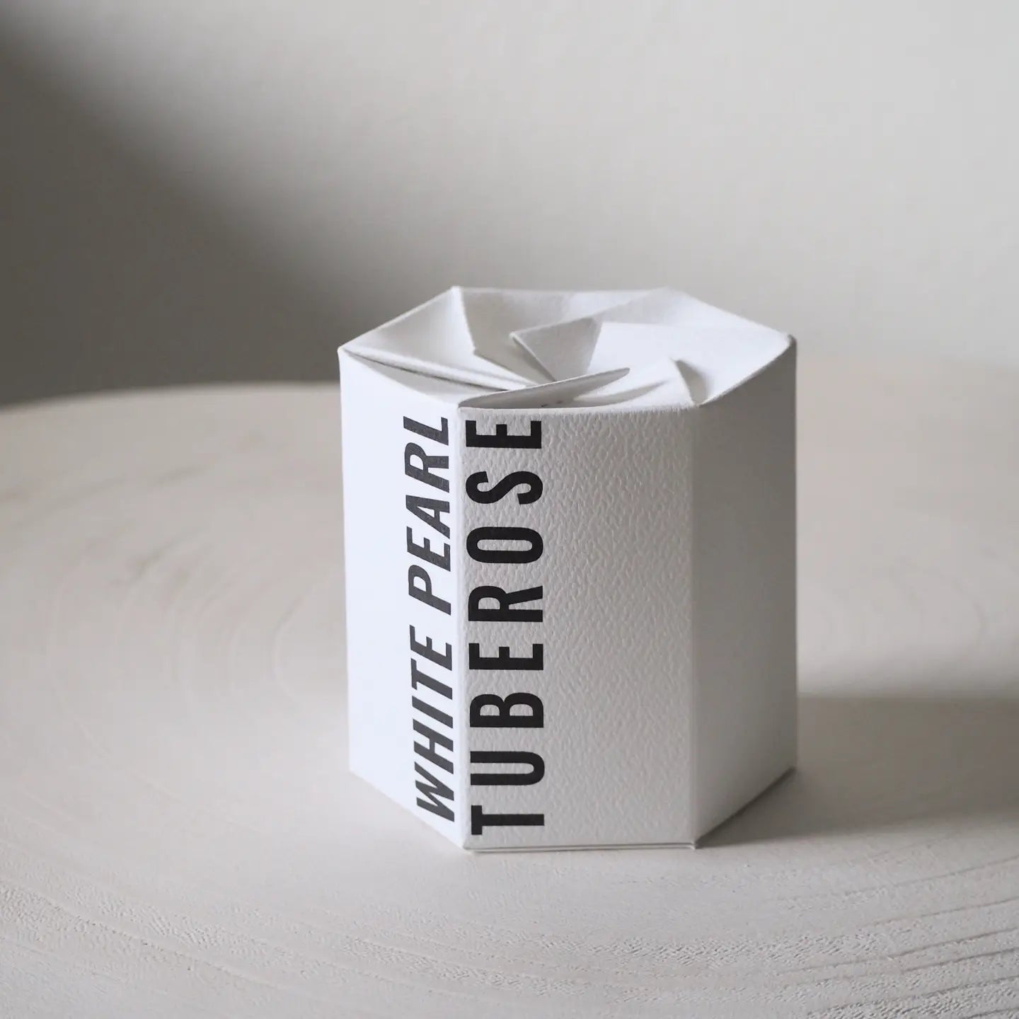 MAKANA CANDLE WHITE PEARL TUBEROSE E CANDLE 6.5 OUNCE NEW