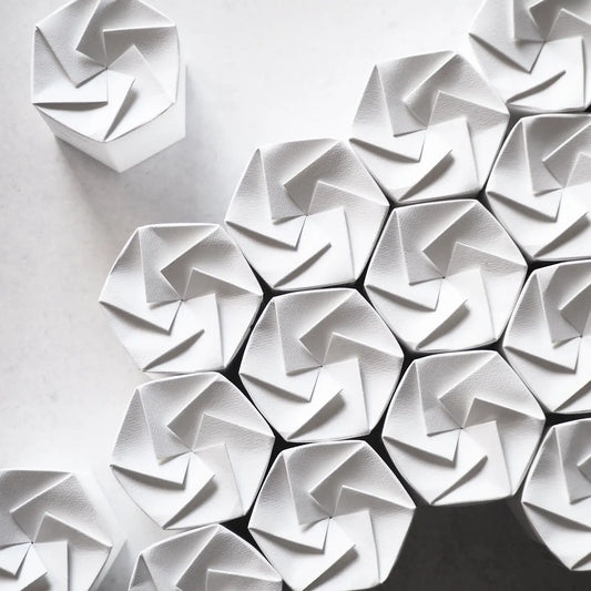 MAKANA CANDLE WHITE PEARL TUBEROSE E CANDLE 6.5 OUNCE NEW