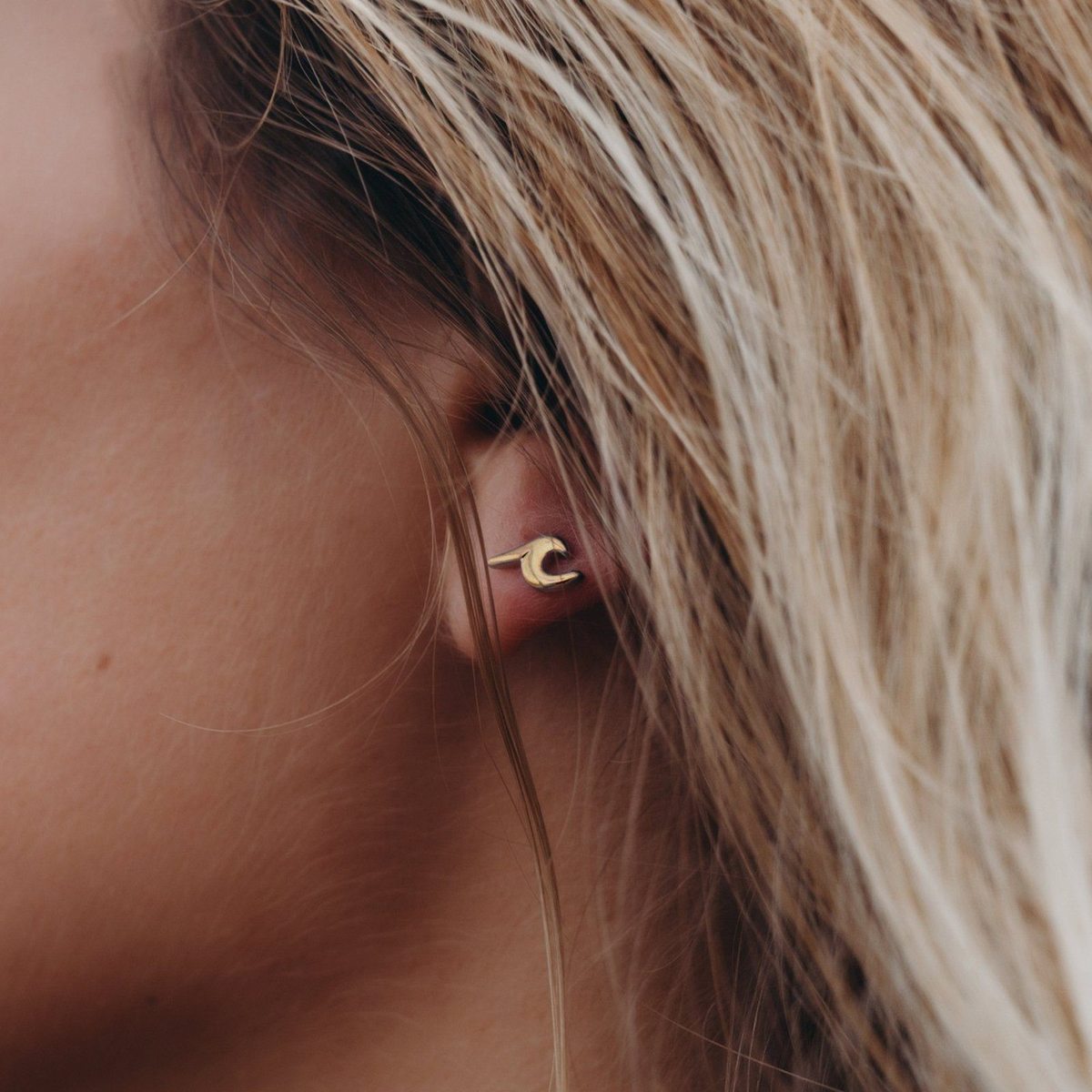 PURA VIDA WAVE STUD EARRINGS GOLD NEW!