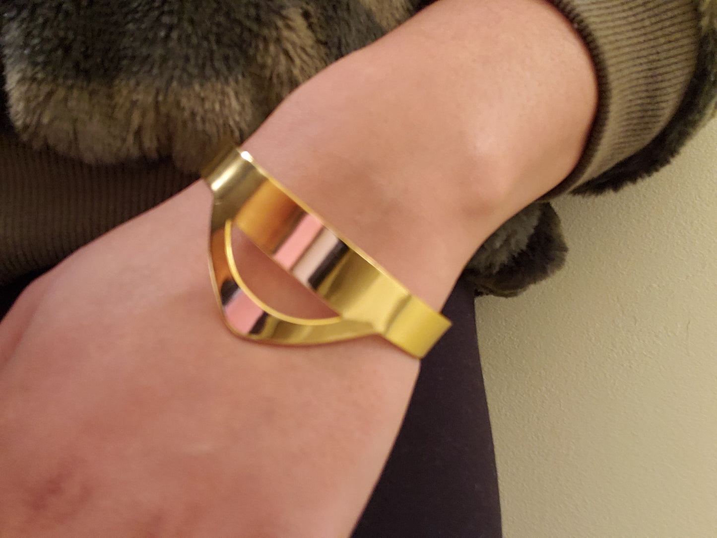 SALE GORJANA POINTED BAR BANGLE BRACELET