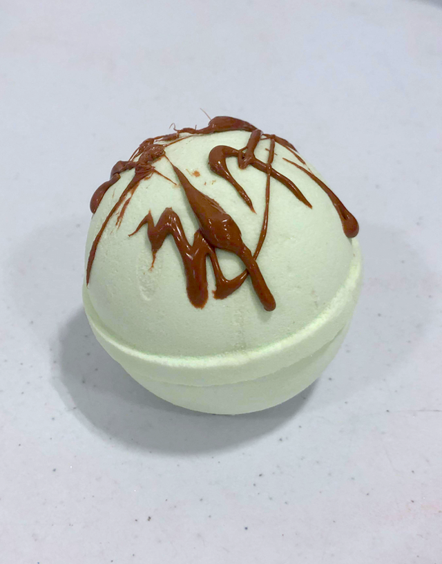 BATH BOMBS CARAMEL COVERED APPLE JACK