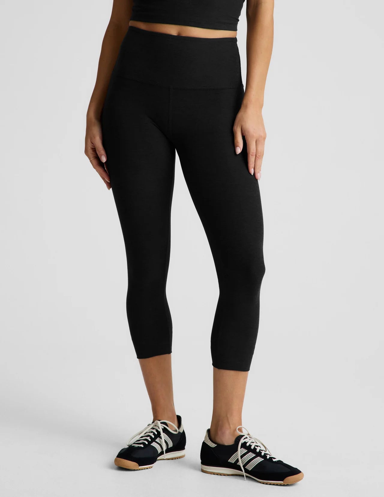 BEYOND YOGA SPACEDY WALK AND TALK E CAPRI LEGGING DARKEST NIGHT