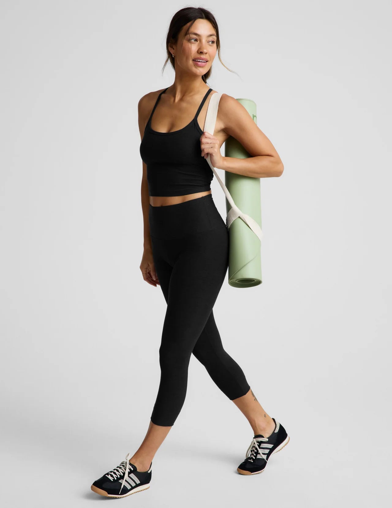 BEYOND YOGA SPACEDY WALK AND TALK E CAPRI LEGGING DARKEST NIGHT