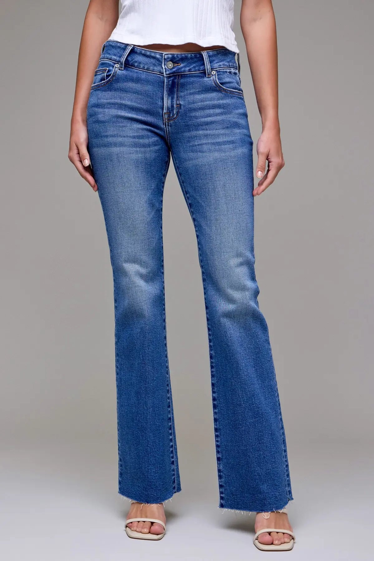 HIDDEN JEAN RYAN Medium Wash Stretch Basic Low Rise Bootcut