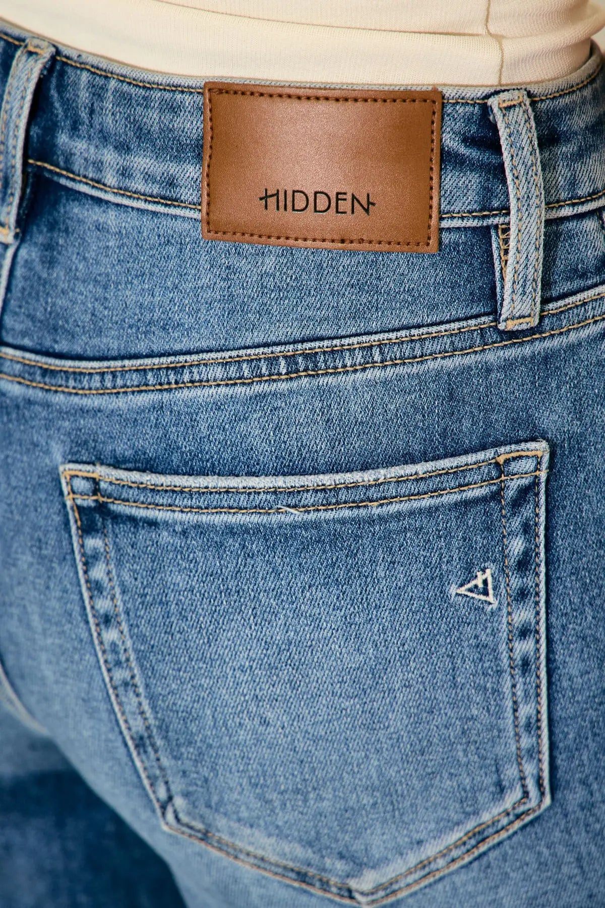 HIDDEN JEAN ELLA CLEAN STRETCH CLASSIC STRAIGHT