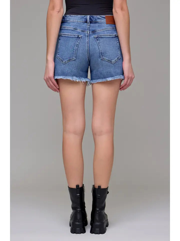 HIDDEN JEAN MEDIUM WASH FRAYED HEM BOYFRIEND SHORT