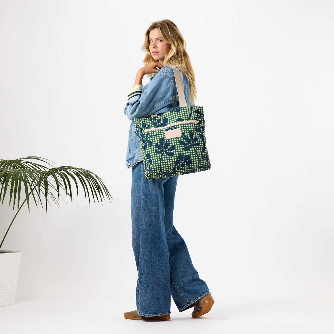 ALOHA COLLECTION Picnic Fleur Daily Tote Vineyard