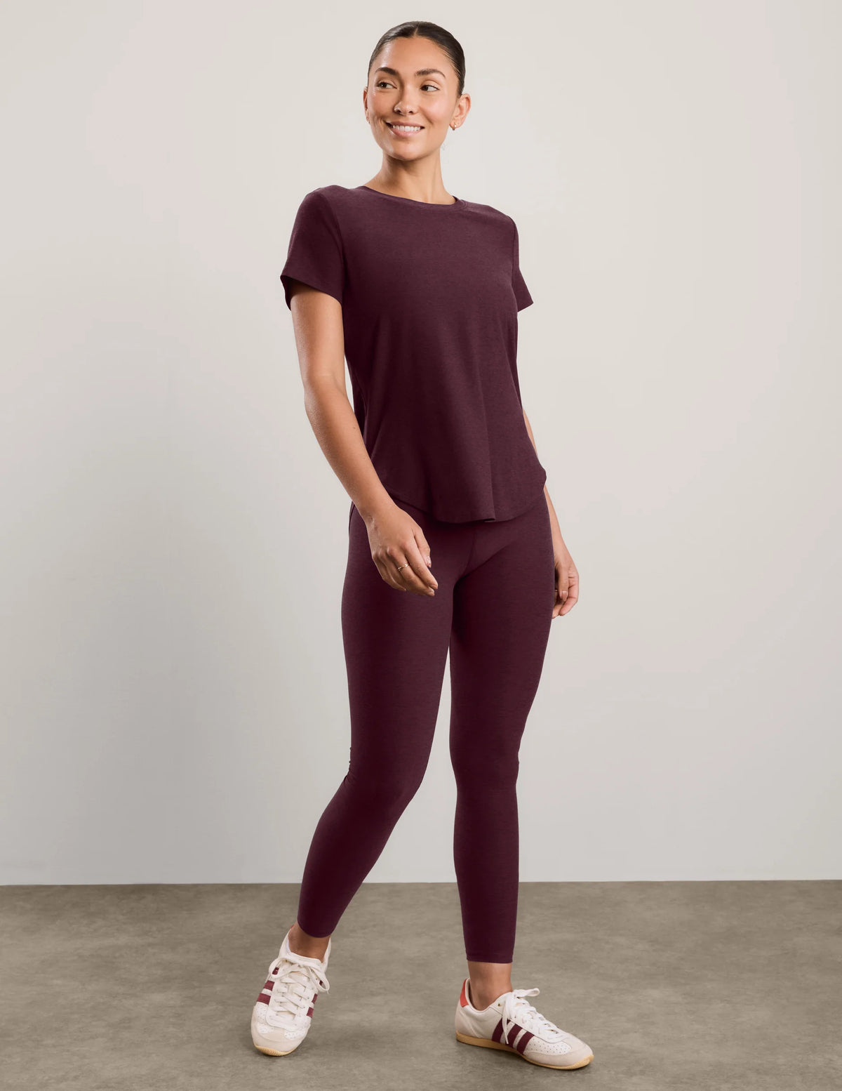 BEYOND YOGA FEATHERWEIGHT ON THE DOWN LOW TEE CABERNET HEATHER