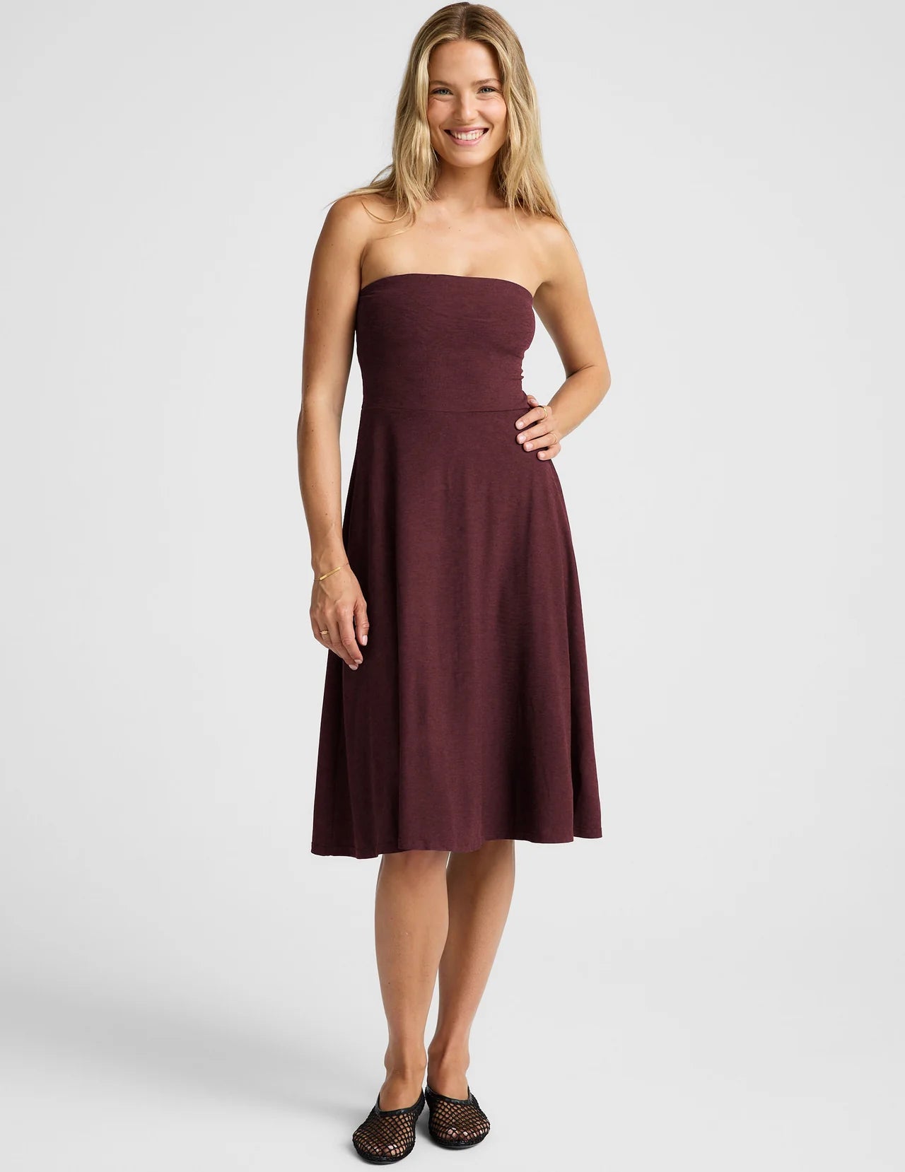 BEYOND YOGA FEATHERWEIGHT SPACEDYE STRAPLESS DRESS MIDNIGHT BURGUNDY HEATHER