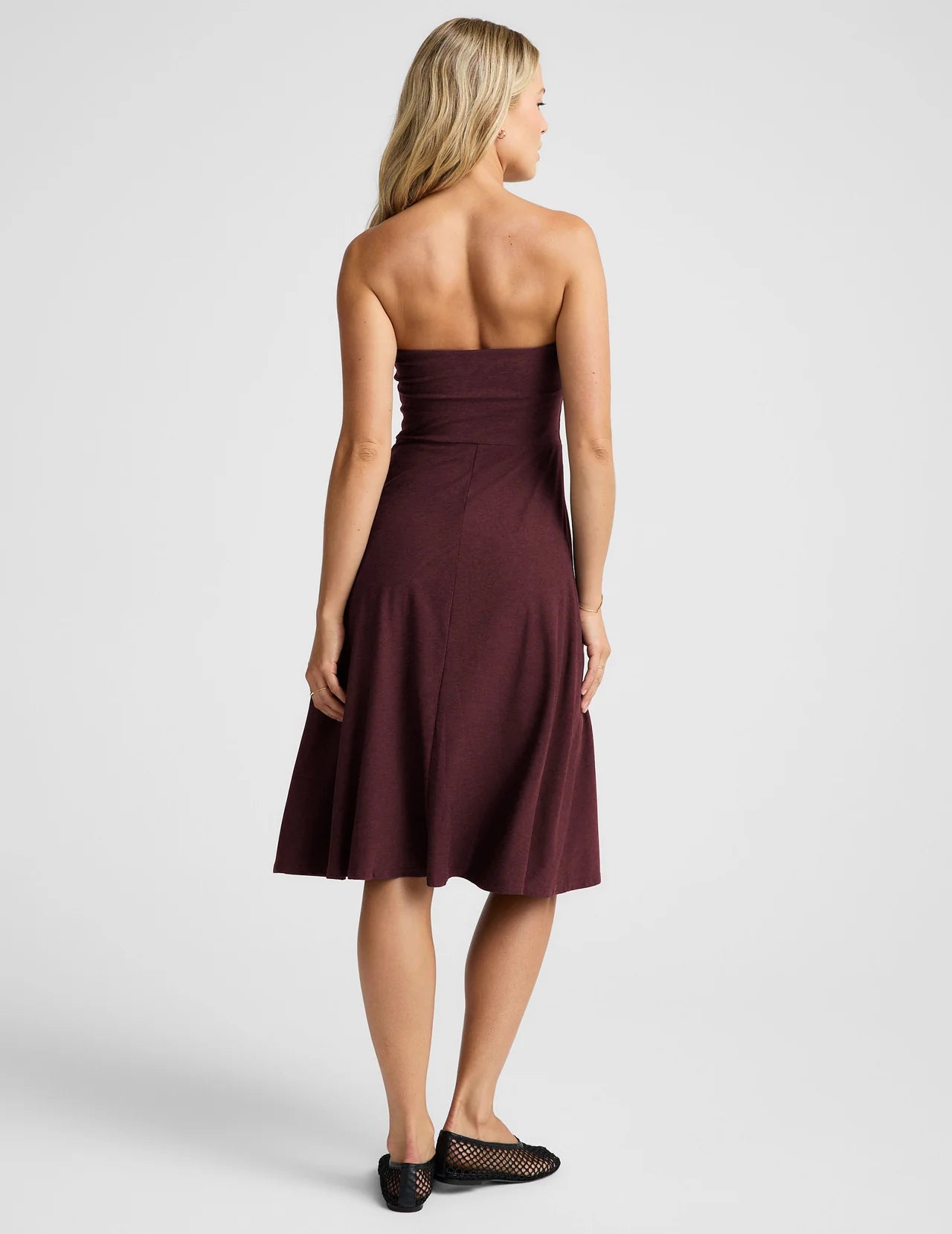 BEYOND YOGA FEATHERWEIGHT SPACEDYE STRAPLESS DRESS MIDNIGHT BURGUNDY HEATHER