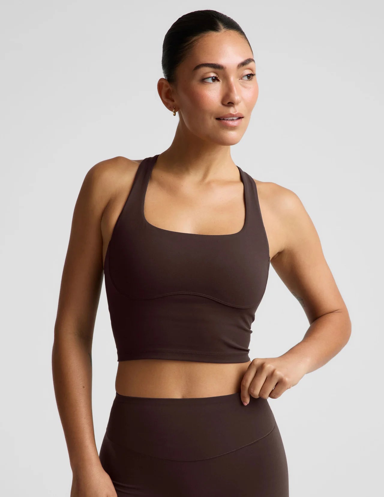 BEYOND YOGA GLOZONE MEDIUM IMPACT CROPPED TANK COCO PLUM