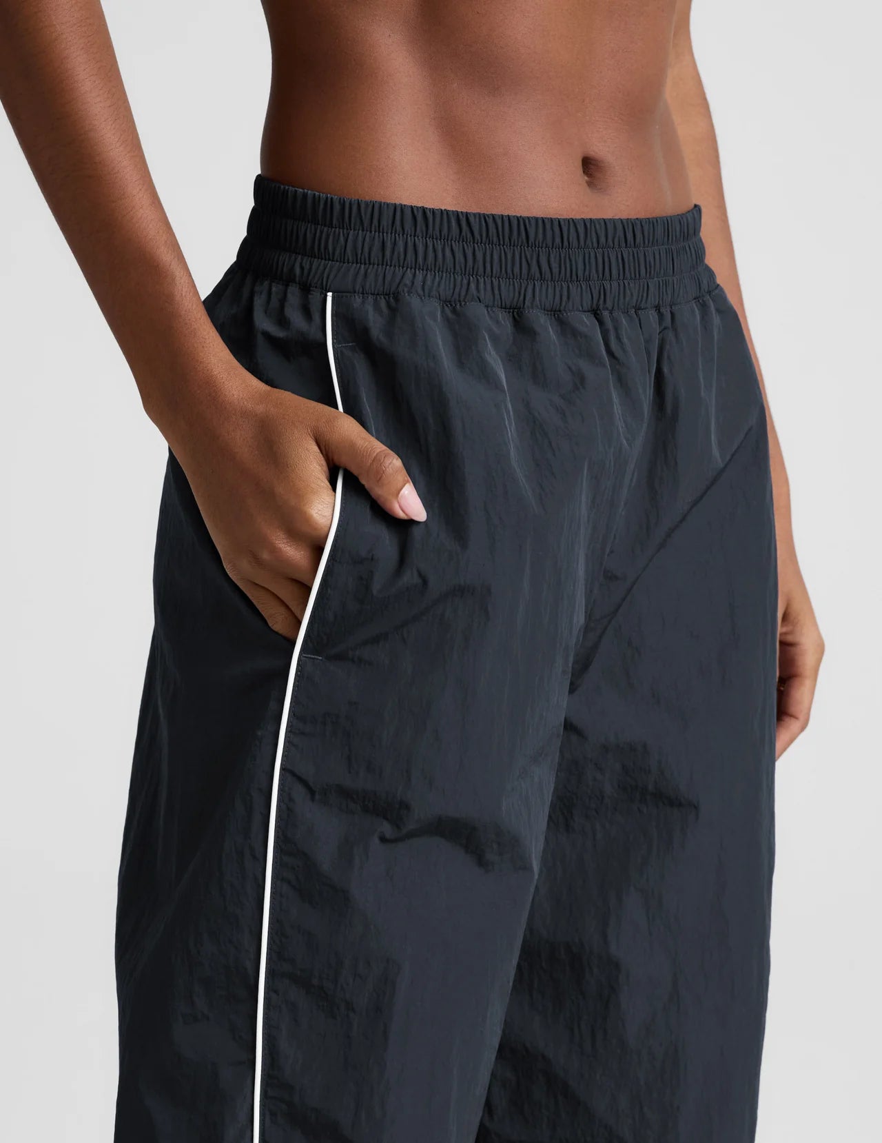 BEYOND YOGA Limitless Mid-Rise Barrel Leg Pant Nocturnal Navy