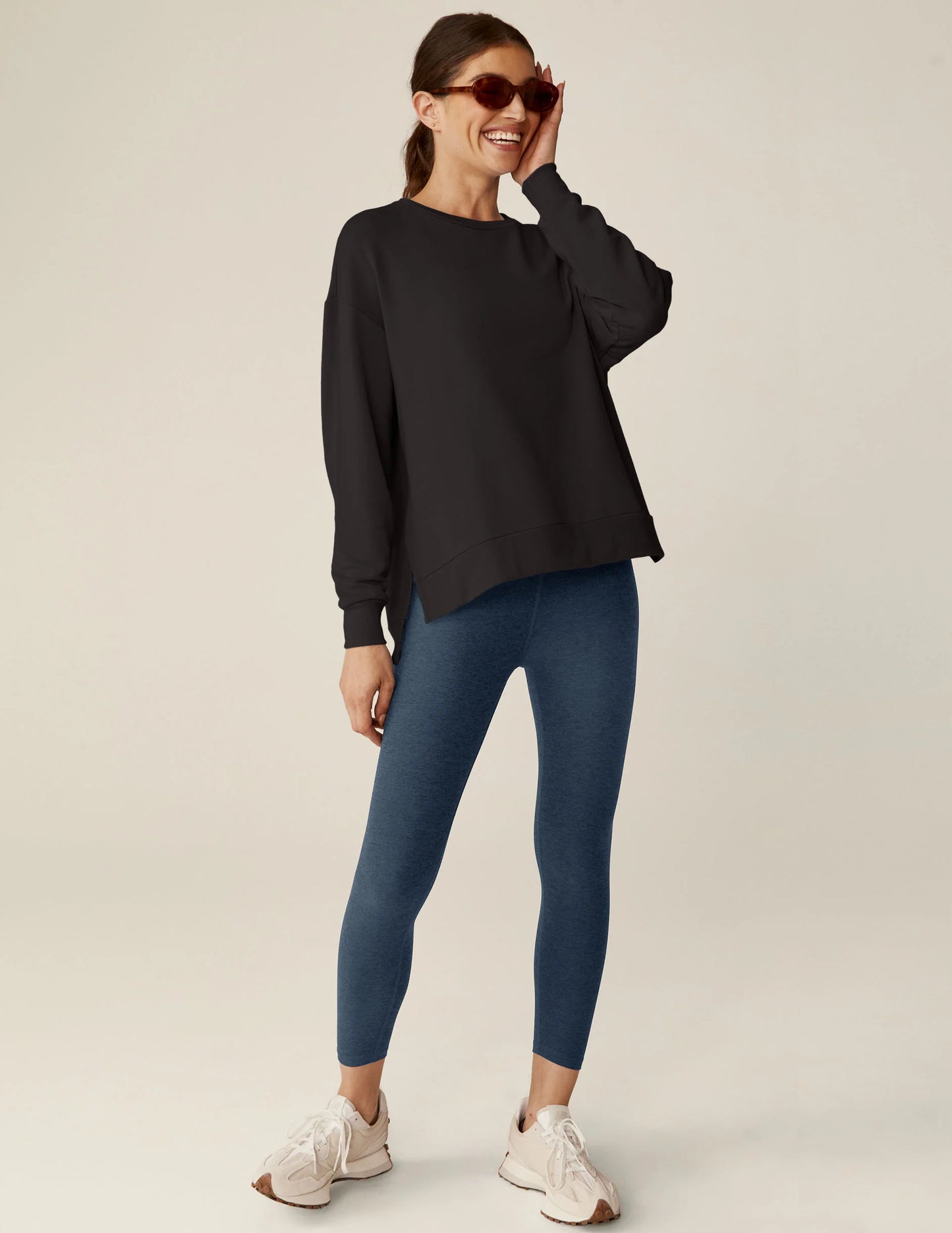 BEYOND YOGA OFF DUTY PULLOVER  BLACK