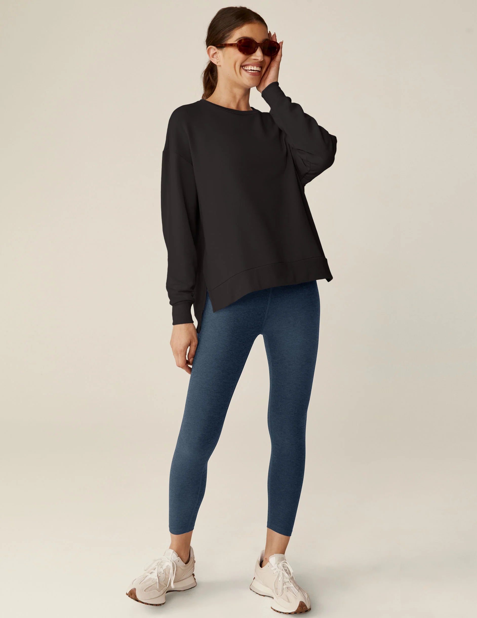 BEYOND YOGA OFF DUTY PULLOVER  BLACK