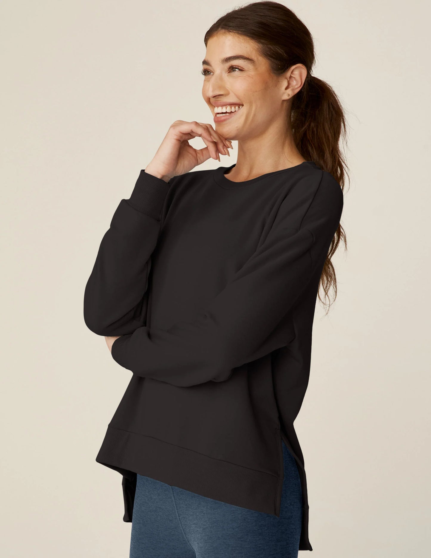 BEYOND YOGA OFF DUTY PULLOVER  BLACK