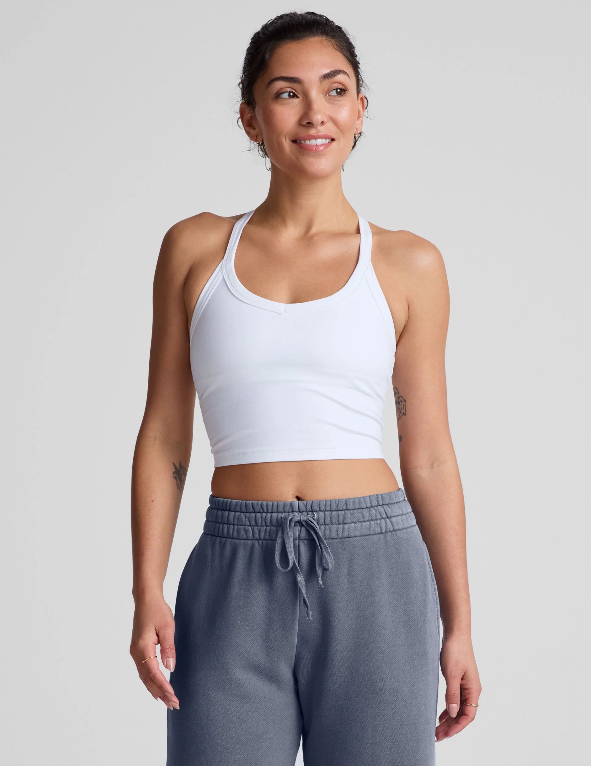 BEYOND YOGA ON THE UP CROPPED TANK CLOUD WHITE