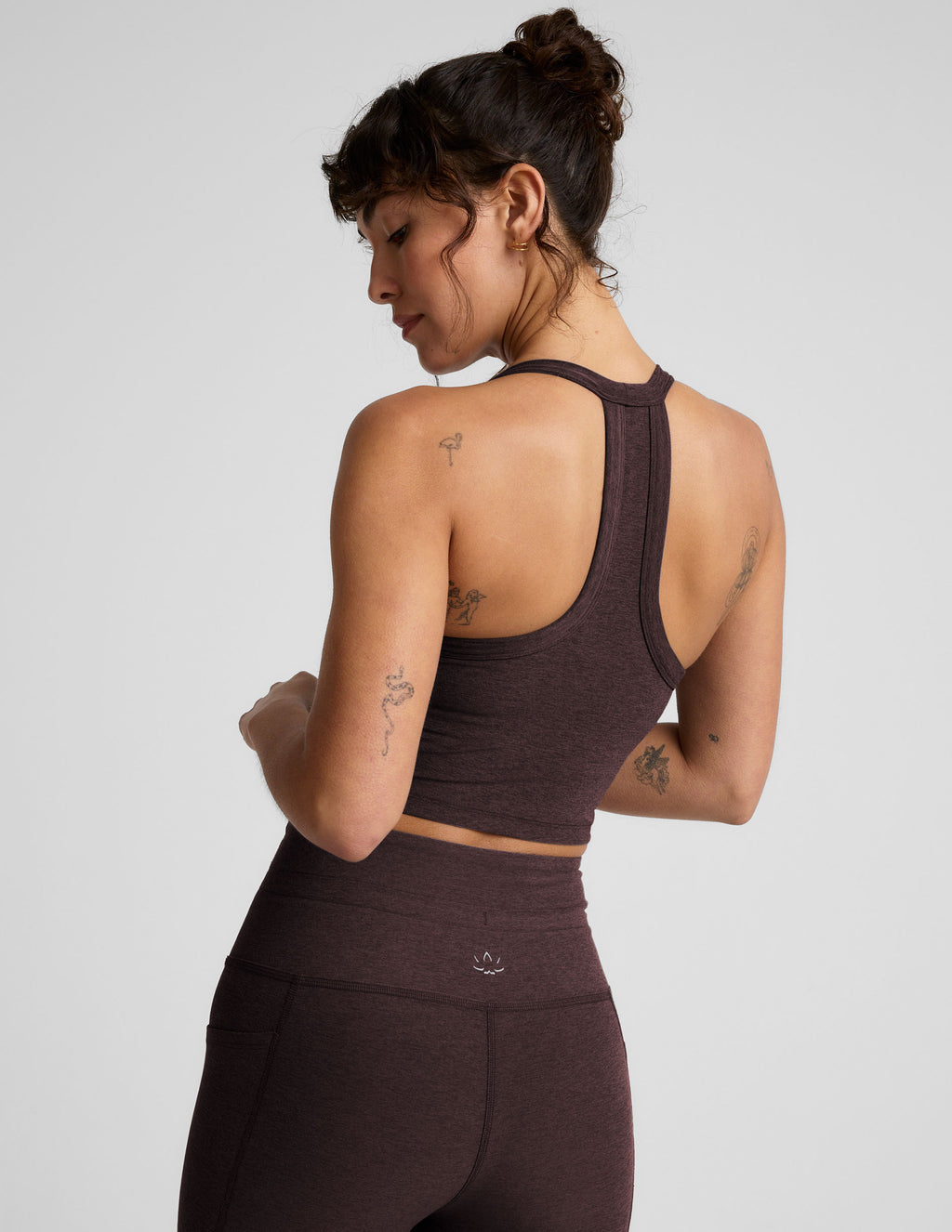 BEYOND YOGA ON THE UP CROPPED TANK DARK CHOCOLATE HEATHER