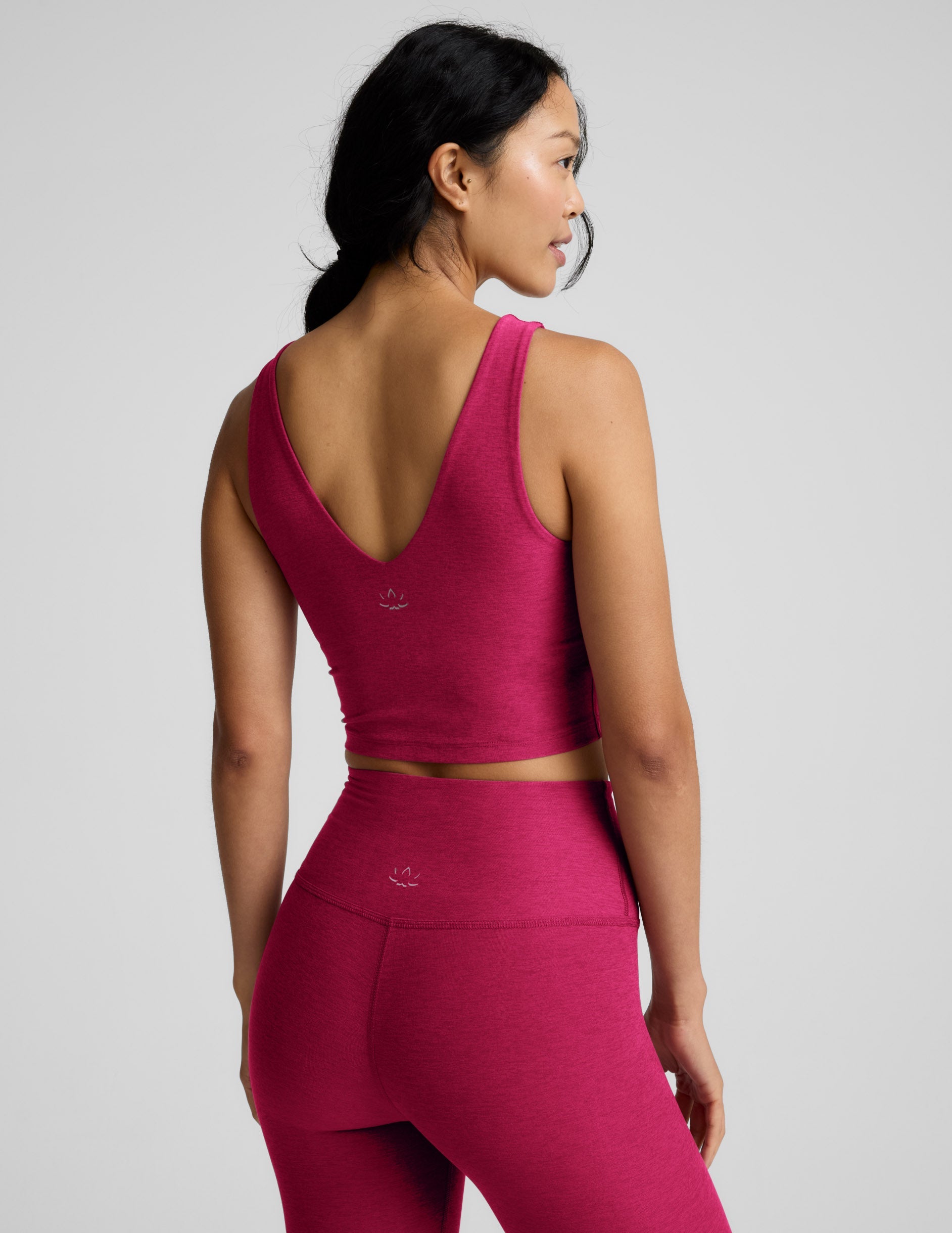 BEYOND YOGA SPACEDYE GOOD DAY CROPPED TANK BERRY RED HEATHER
