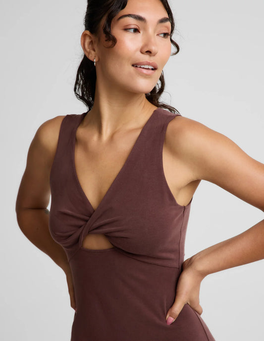 BEYOND YOGA TWIST CUTOUT MIDI DRESS ICED MOCHA