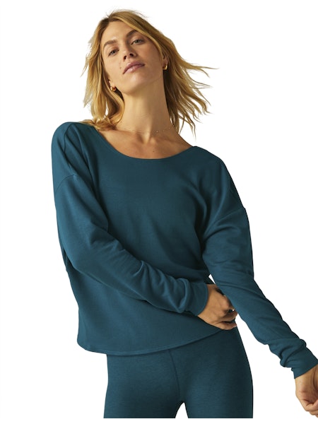 BEYOND YOGA PLOT TWIST REVERSIBLE PULLOVER MAJESTIC BLUE