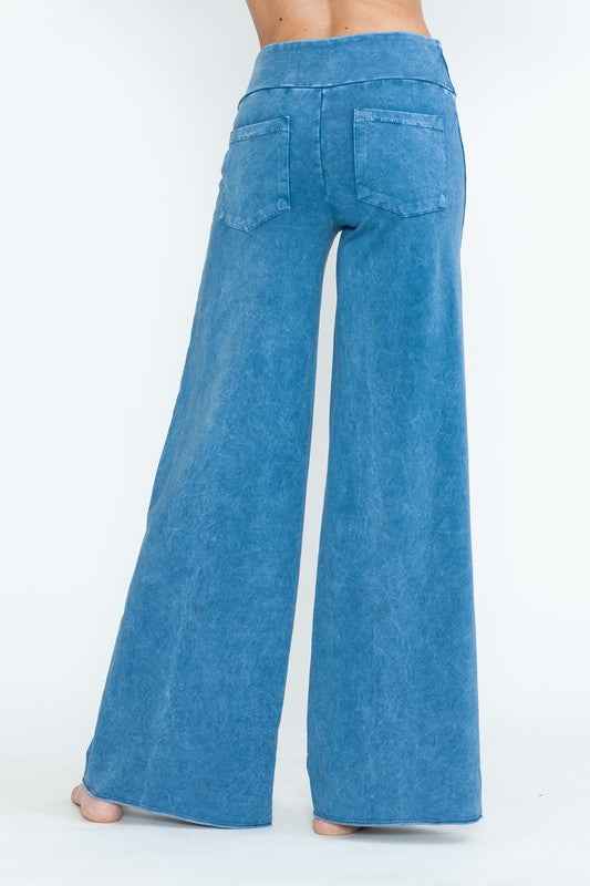 CHATOYANT MINERAL WASH WIDE LEG PANT LIGHT DENIM