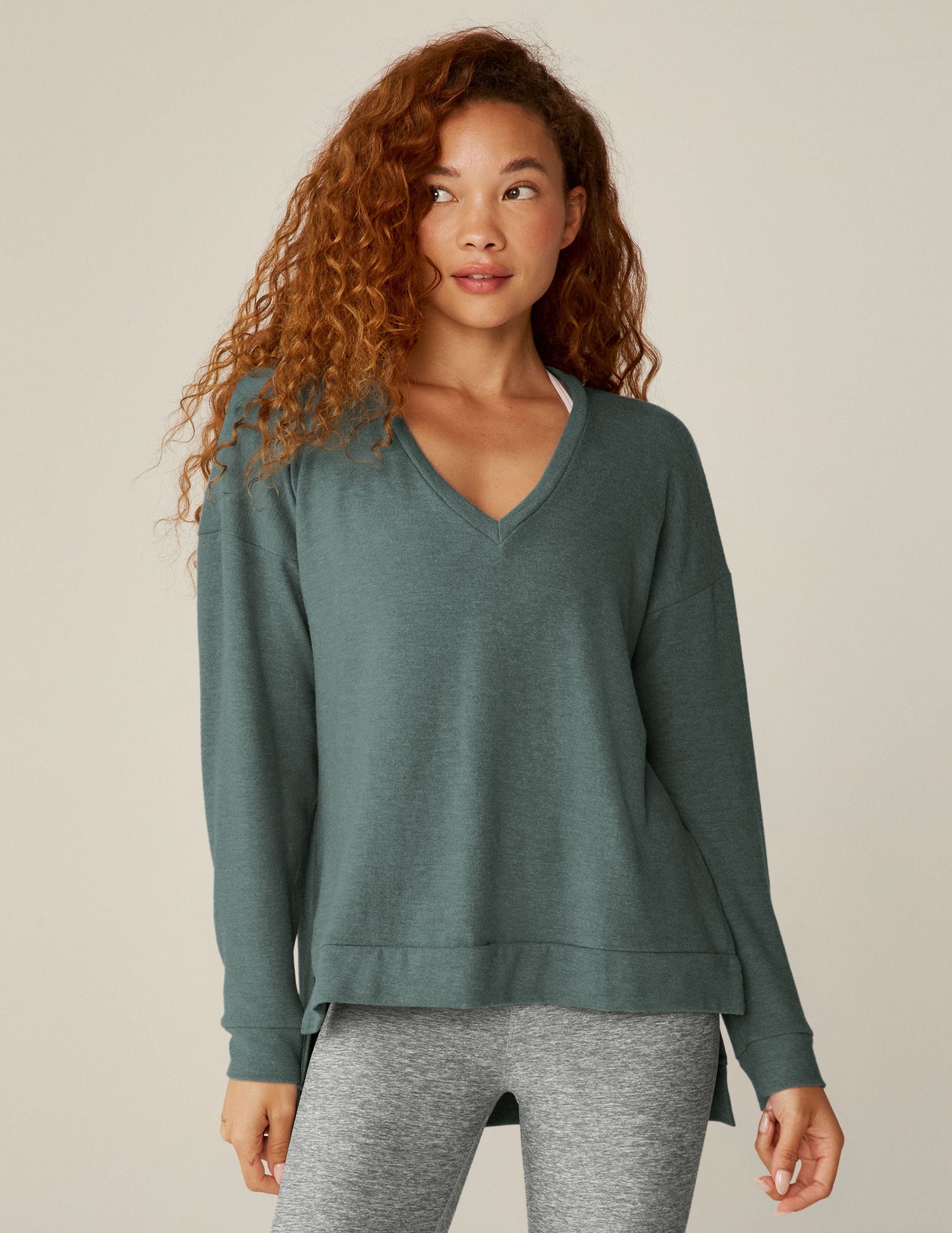 BEYOND YOGA LONG WEEKEND LOUNGE PULLOVER STORM