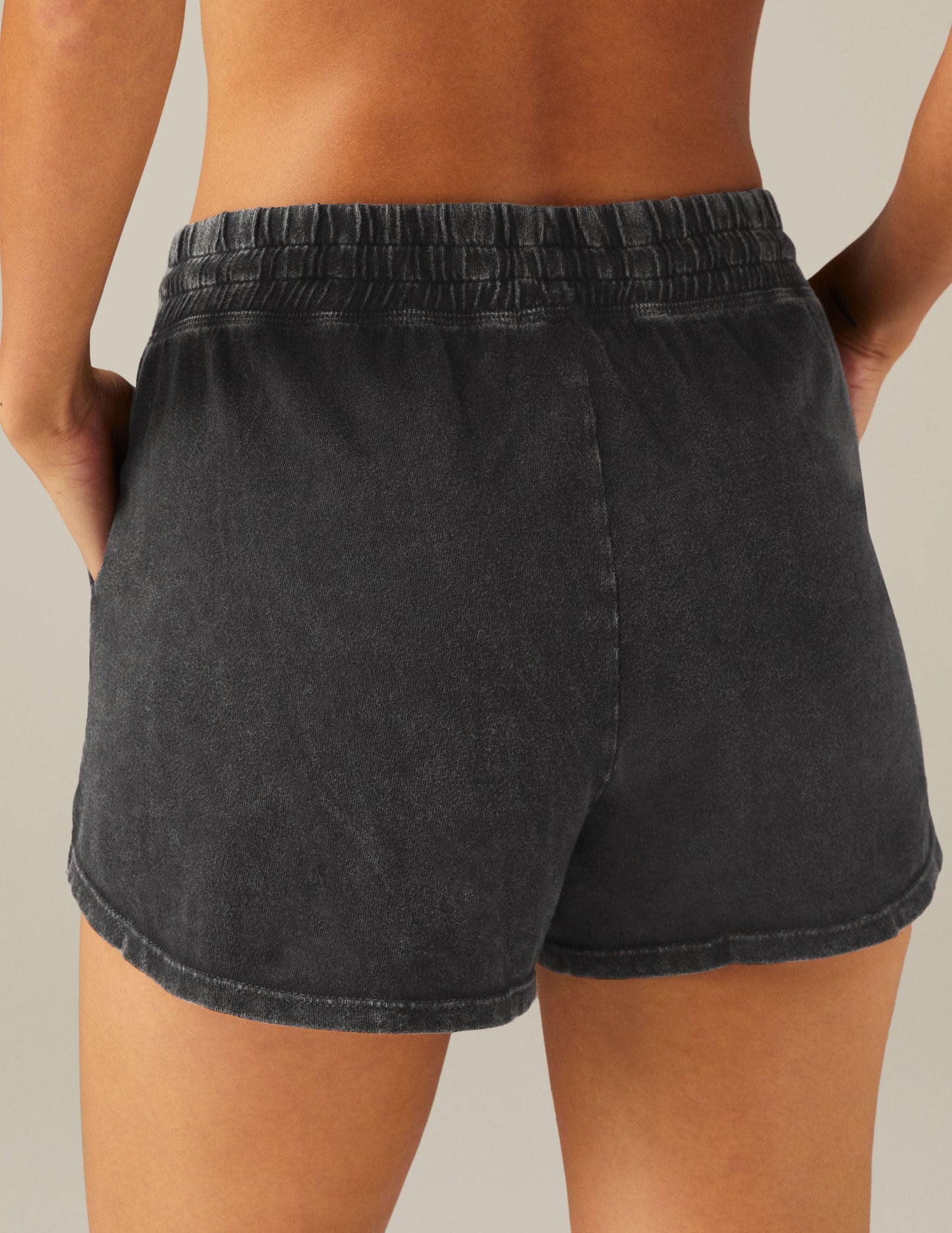 BEYOND YOGA BEACH DAY COMFORT SHORT WASHED BLACK NEW!