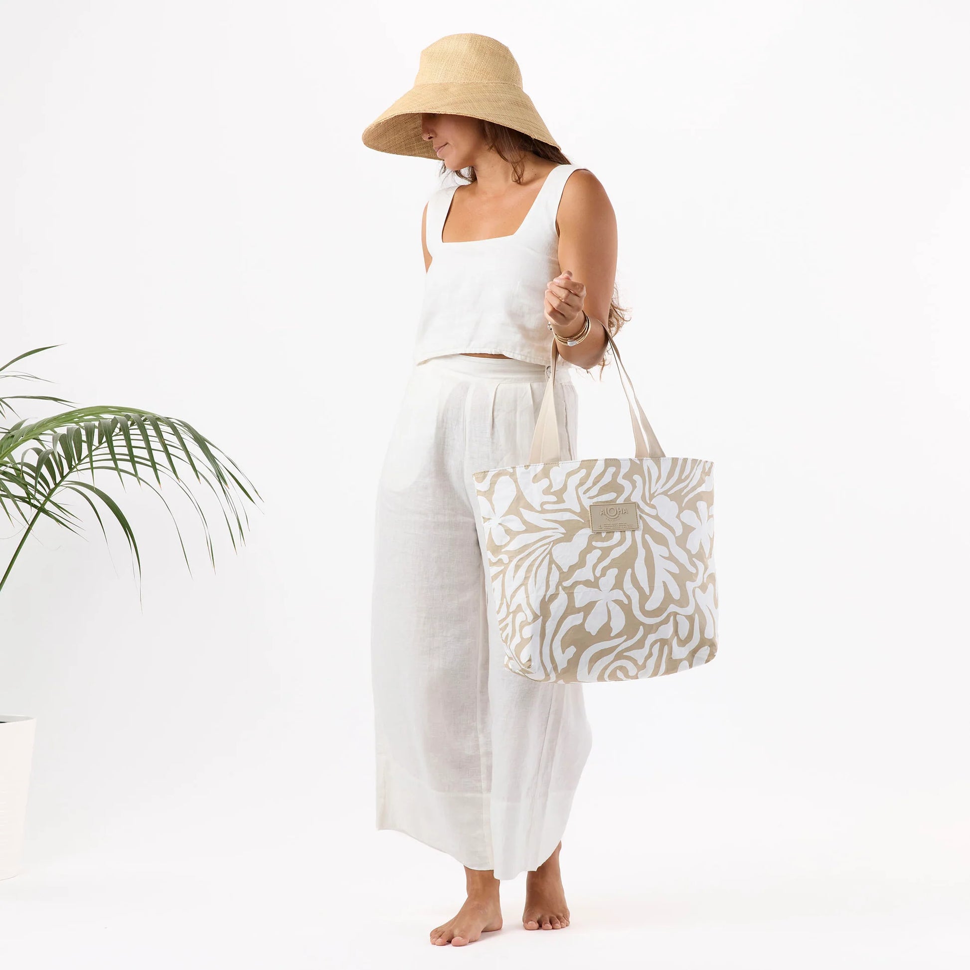 ALOHA COLLECTION Day Tripper Float Latte