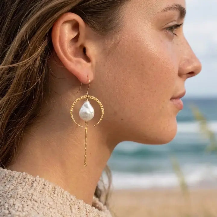 FLYING LIZARD DESIGN GOLD CRESCENT MOON WITH PEARL TEARDROP