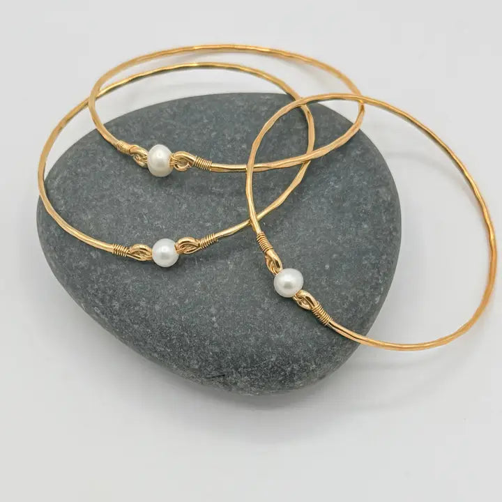 FLYING LIZARD DESIGN PEARL AND GOLD BANGLE