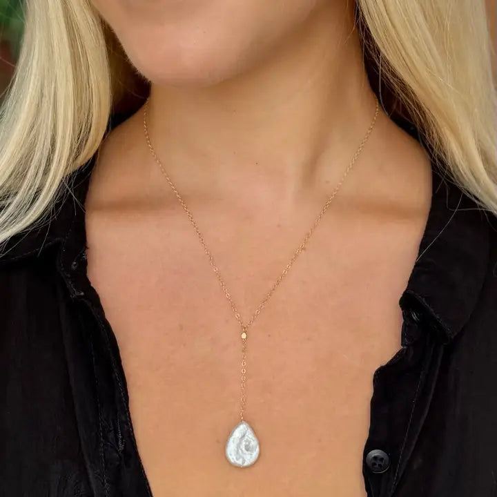FLYING LIZARD DESIGN PEARL AND GOLD LARIAT