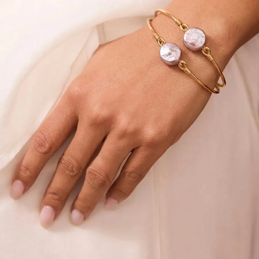 FLYING LIZARD DESIGN PURPLE BAROQUE PEARL AND GOLD BANGLE