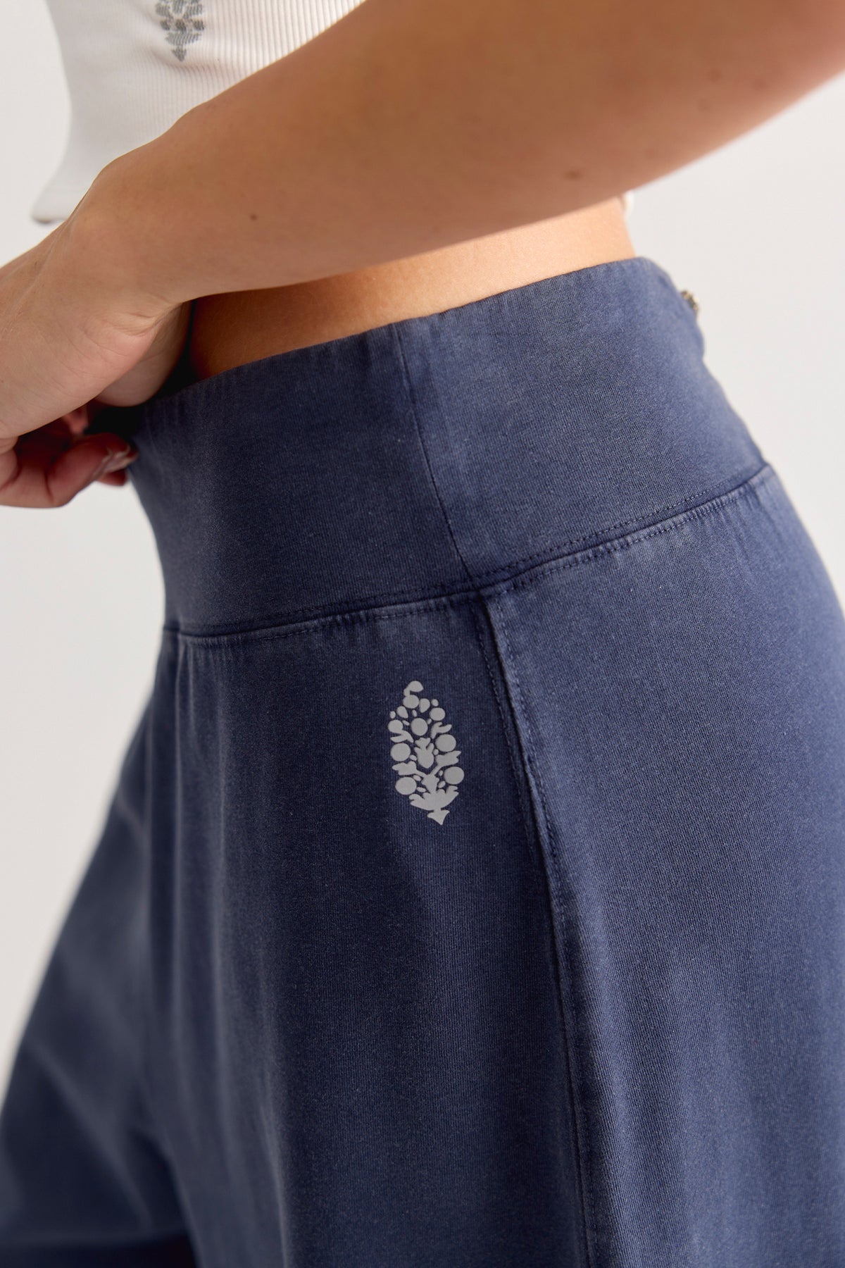 FREE PEOPLE MOVEMENT HOT SHOT EASY PANT TRUE NAVY