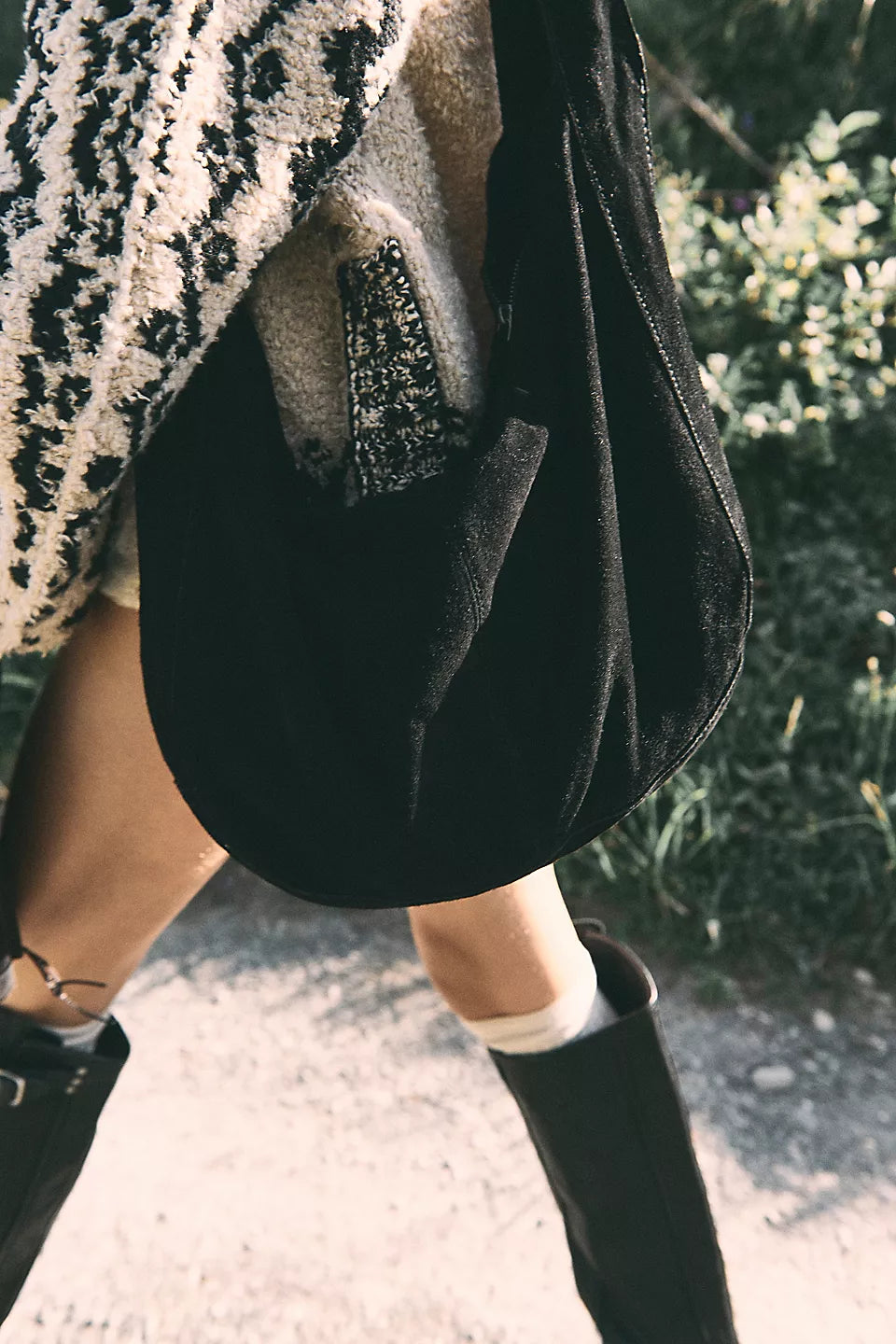 FREE PEOPLE ROMA SUEDE TOTE BAG BLACK