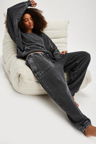 FREE PEOPLE SLOW IT DOWN JOGGER BLACK