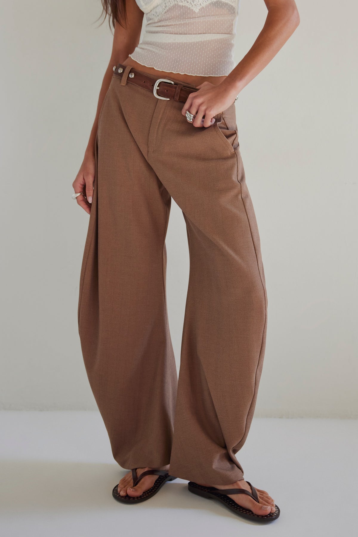 FREE PEOPLE SPOTLIGHT BARREL TROUSER CINNAMON BROWN COMBO