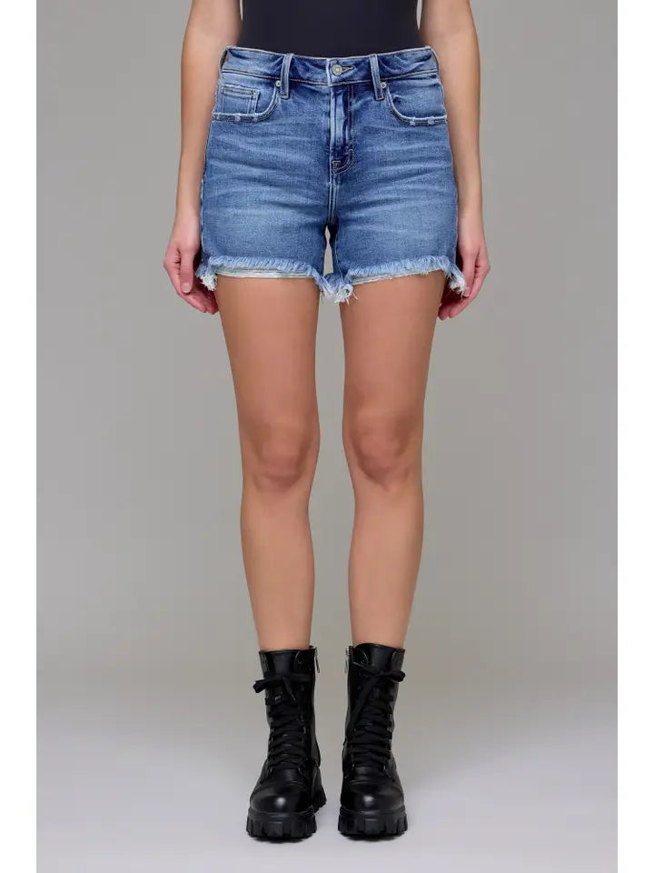 HIDDEN JEAN MEDIUM WASH FRAYED HEM BOYFRIEND SHORT