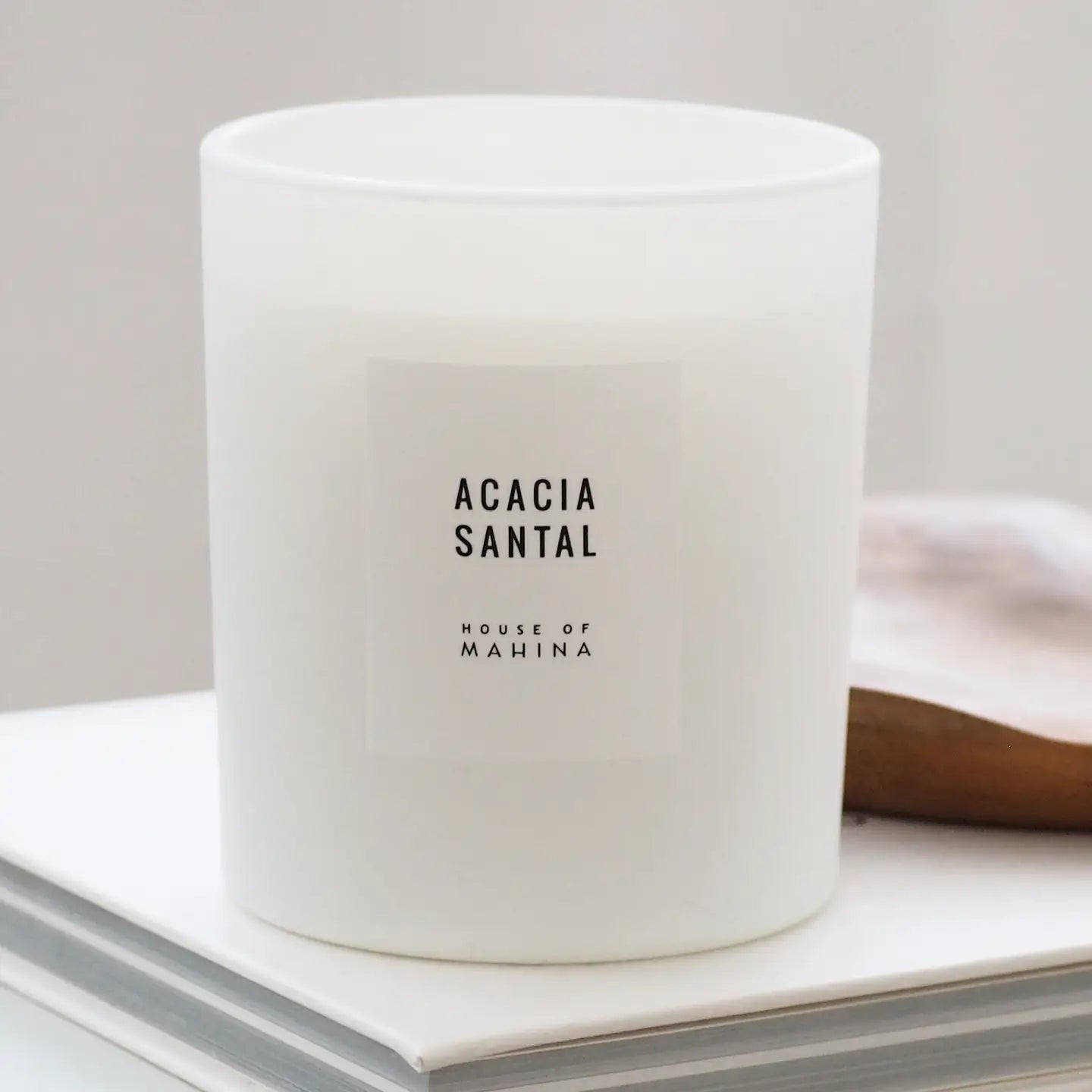 HOUSE OF MAHINA (MAKANA) ACACIA SANTAL CANDLE 12 OUNCE