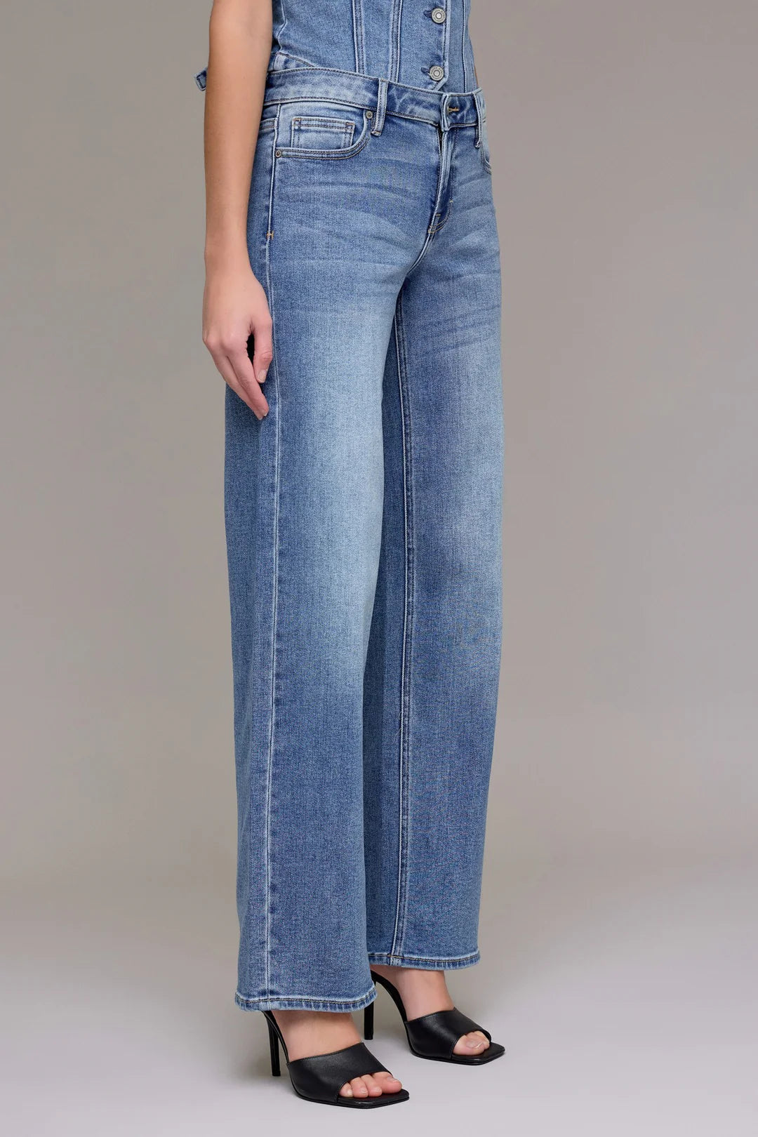 HIDDEN JEAN MID RISE LOGAN DAD JEAN MEDIUM  WASH 33" INSEAM